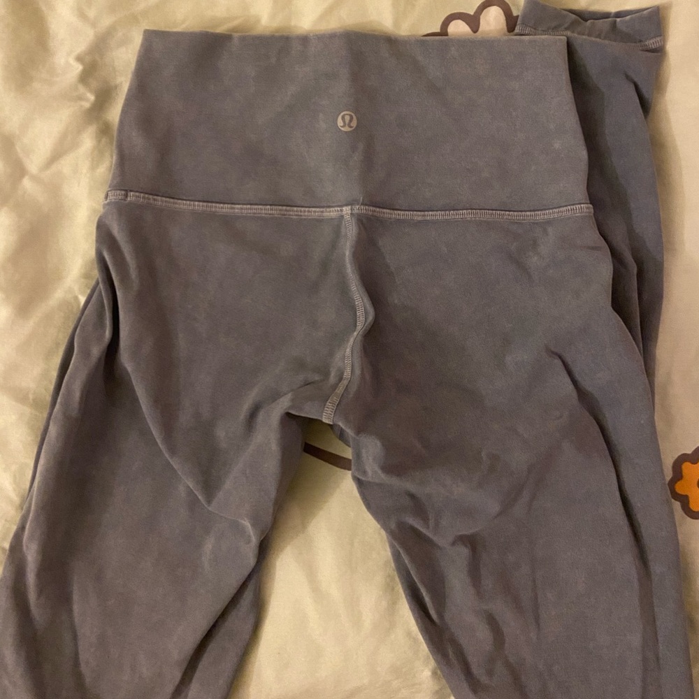 Like new Lululemon wunder under tights snow wash